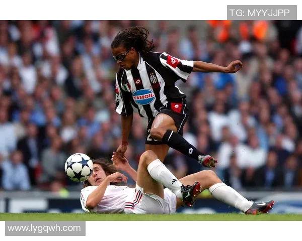 足球明星时尚烫发造型大赏揭秘他们的独特魅力与风格 足球明星时尚烫发造型大赏揭秘他们的独特魅力与风格