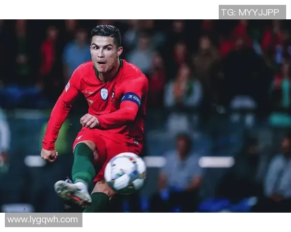 适合圆脸的足球明星推荐与造型解析让你更具魅力与风格