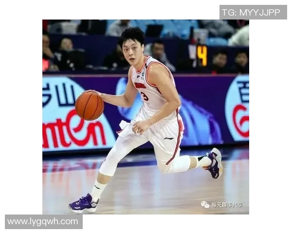 深圳篮球队以97分稳居精英赛积分榜首位,展现强劲实力 深圳篮球队以97分稳居精英赛积分榜首位,展现强劲实力